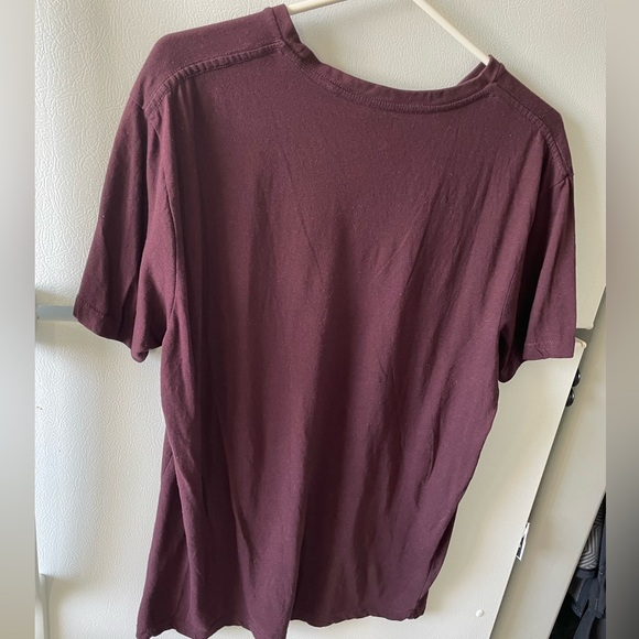 Basic Urban Heritage Men’s tee in (size L) Burgundy - Picture 4 of 5